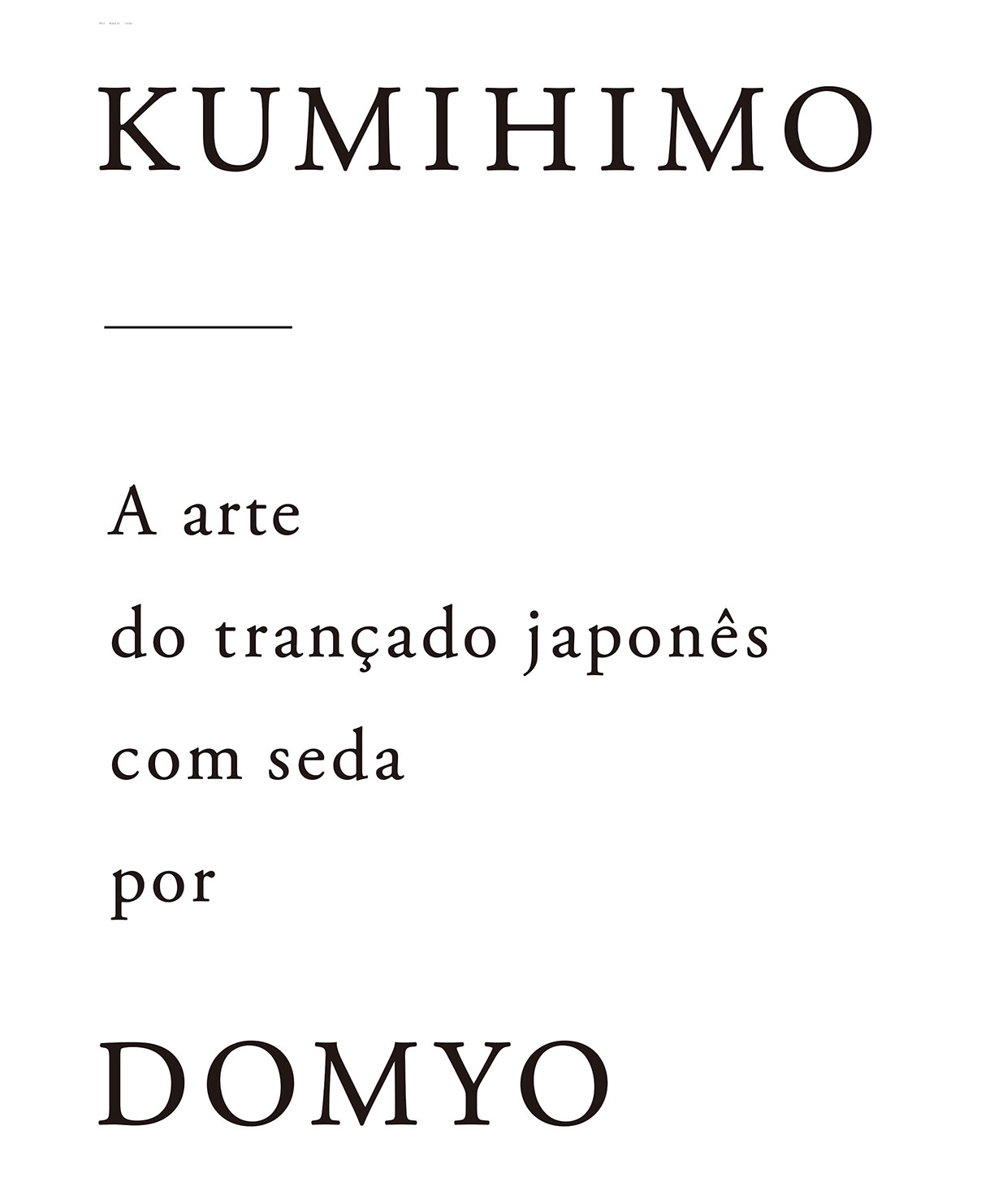 Sobre fundo branco em letras pretas o título da exposição: Kumihimo, a arte do trançado japonês com seda por Domyo.